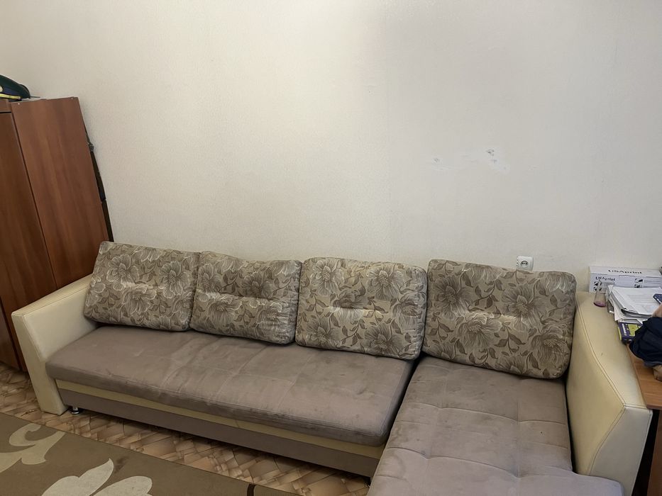 Диван 13 тыс  в хорошем состояний куплено в армаде