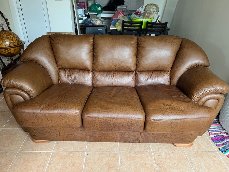 Кожен диван с растегателно двойно легло с матрак