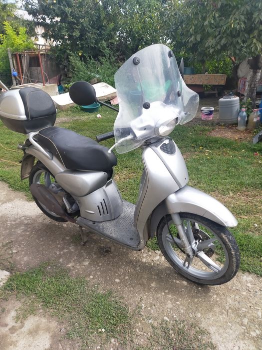 Vând scuter Aprilia Scarabeo