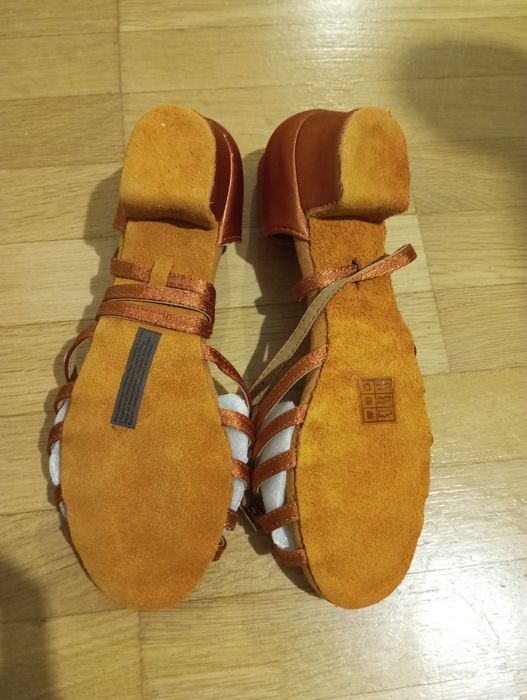 Обувки за латино танци