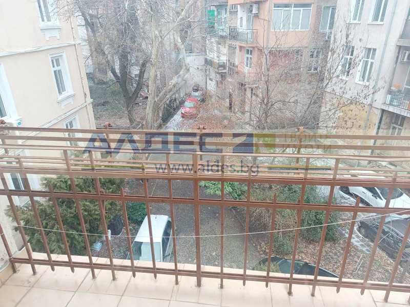 Дава се под наем Тристаен апартамент в София, Център - 120 кв.м за 650 € - Снимка #15