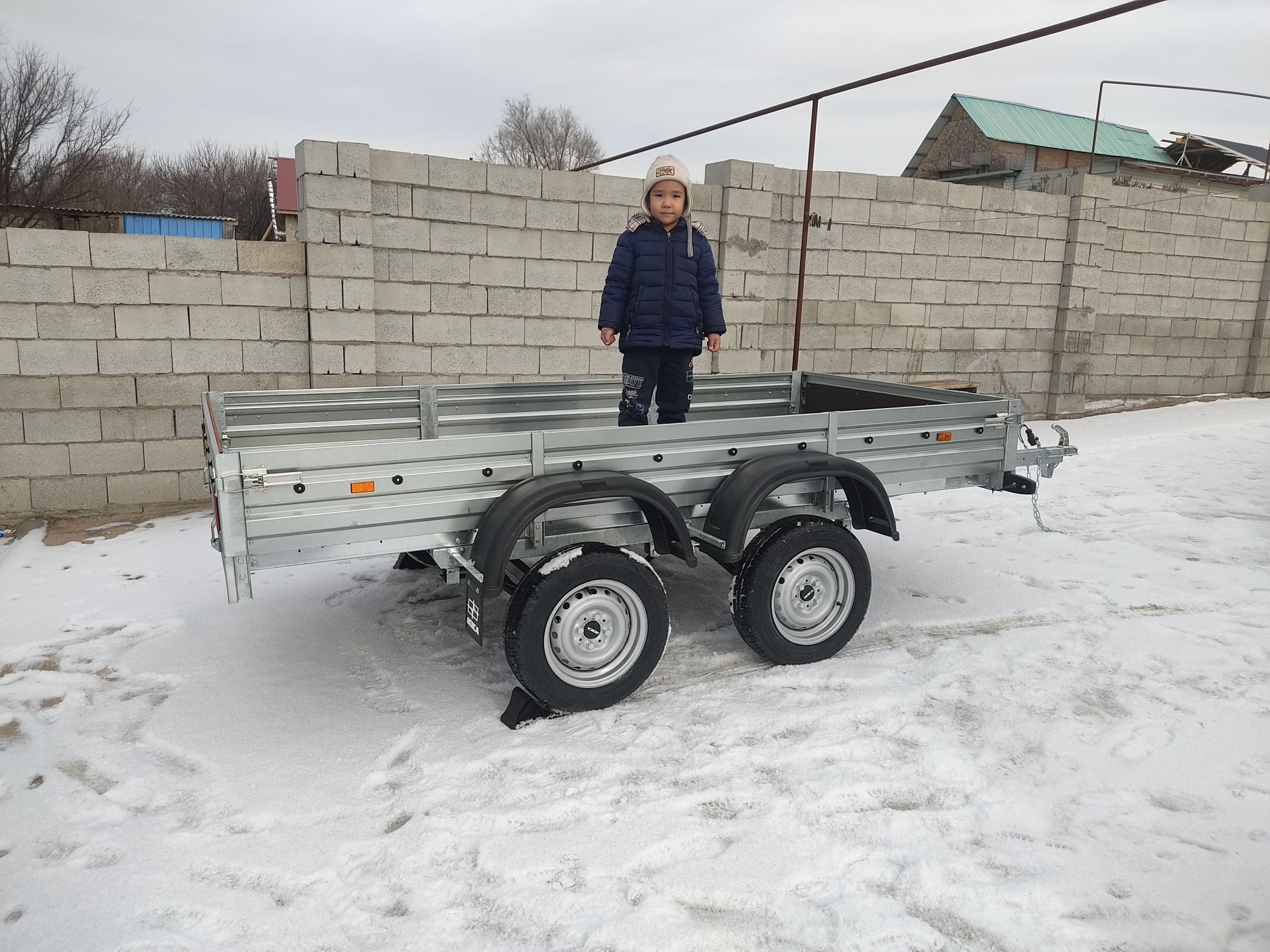 Продам прицеп новый