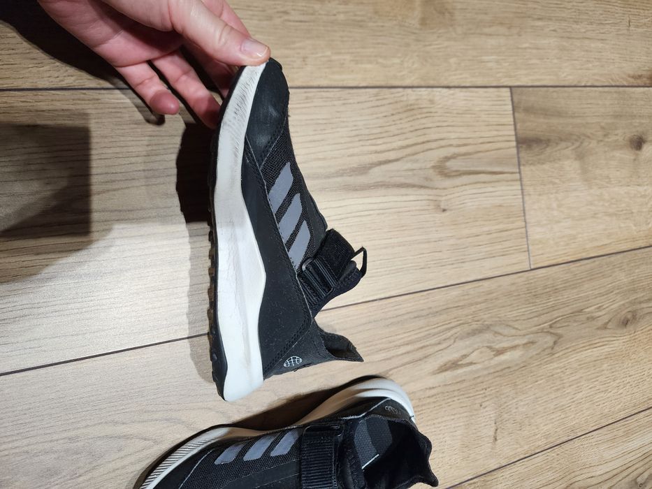 Продам оригинальные Adidas на мальчика