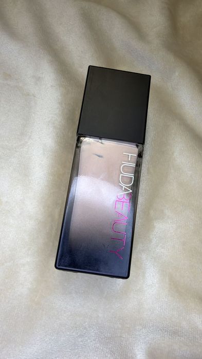 fond de ten lichid Huda Beauty #FauxFilter Luminous Matte.