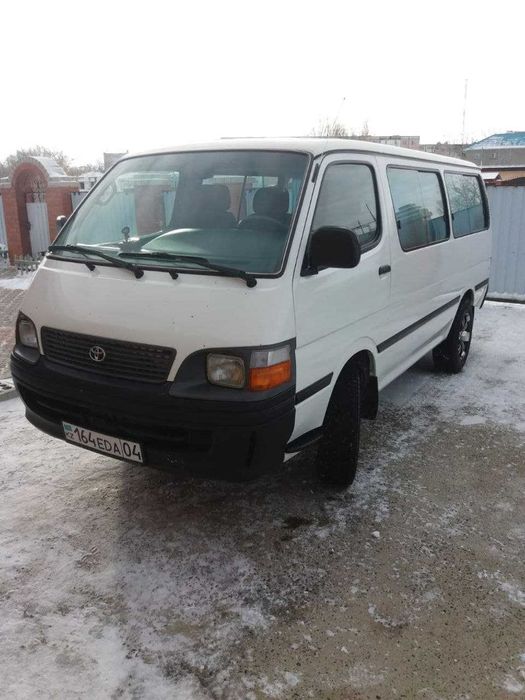 Тойота Hiace 2004 года