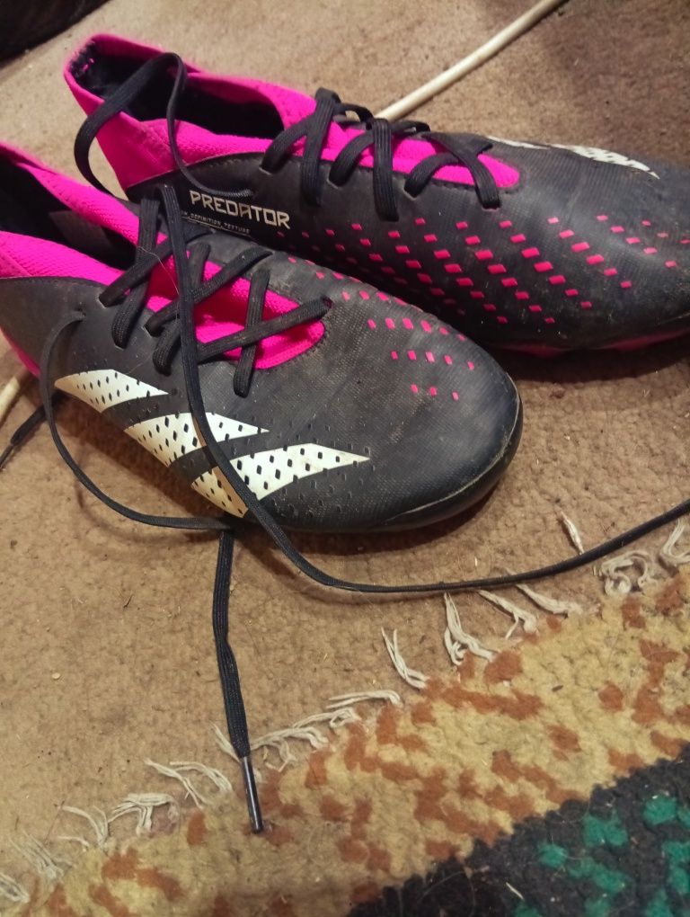 Crampoane adidas predător