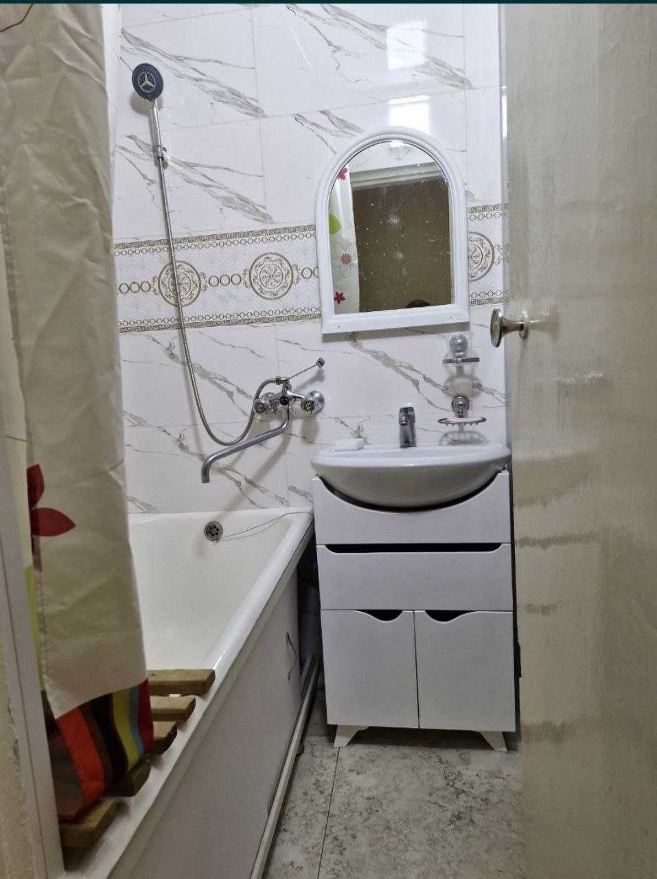 м.Буюк Ипак Йули Саехат с/м Макро 2-комн 3/4 60 м² чистая обстановка