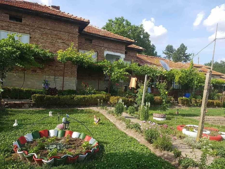 Тухлена къща в село Съединение,общ. Търговище