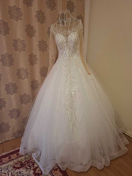 Rochie de mireasă nouă, stil prințesă + voal 3m + manechin cadou
