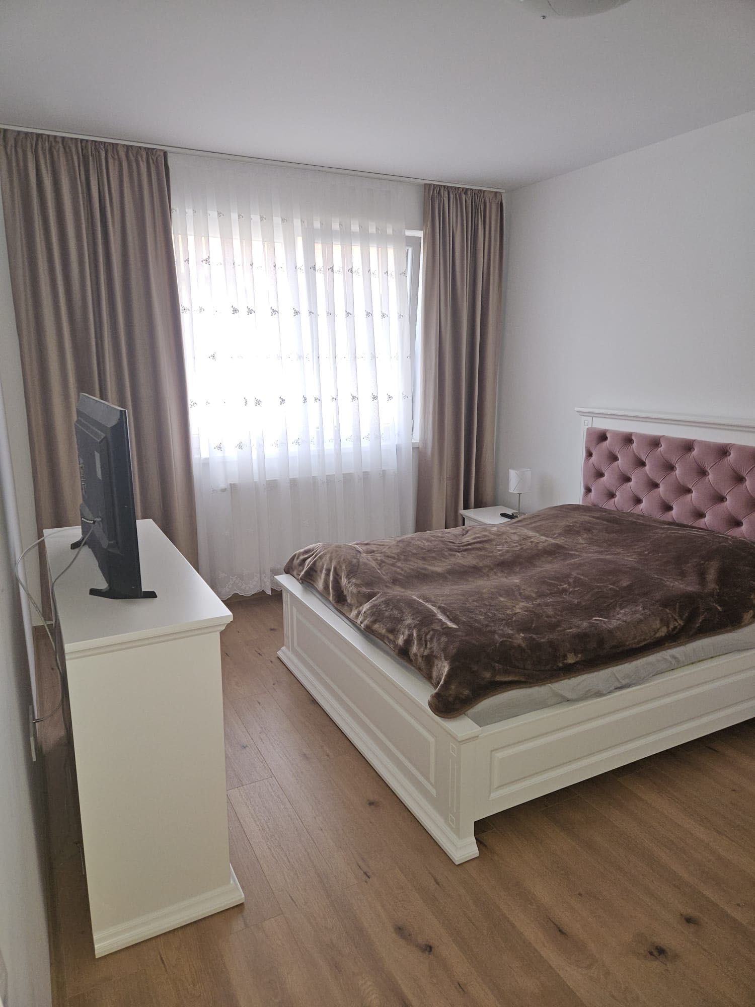 Vând apartament 3 camere 70 mp plus mansarda de 90 mp zona centrului