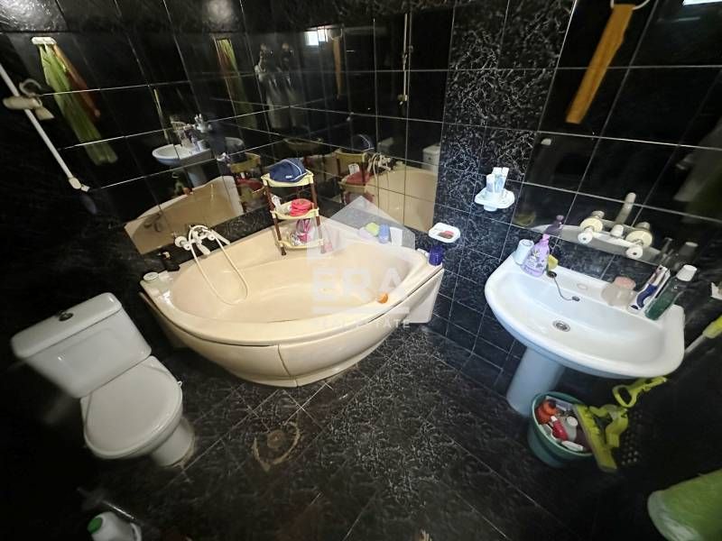 Многофамилна четириетажна къща в с. Басарбово