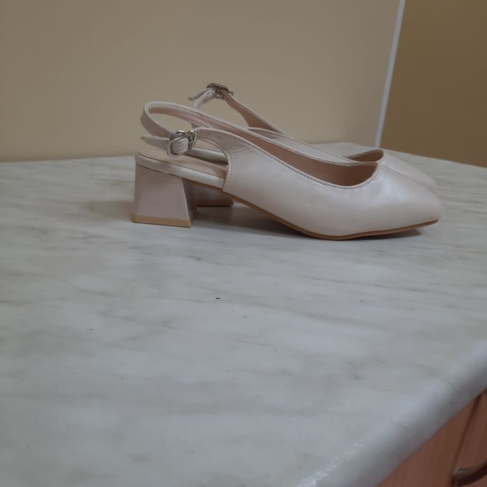 Продам босоножки 5000 тг