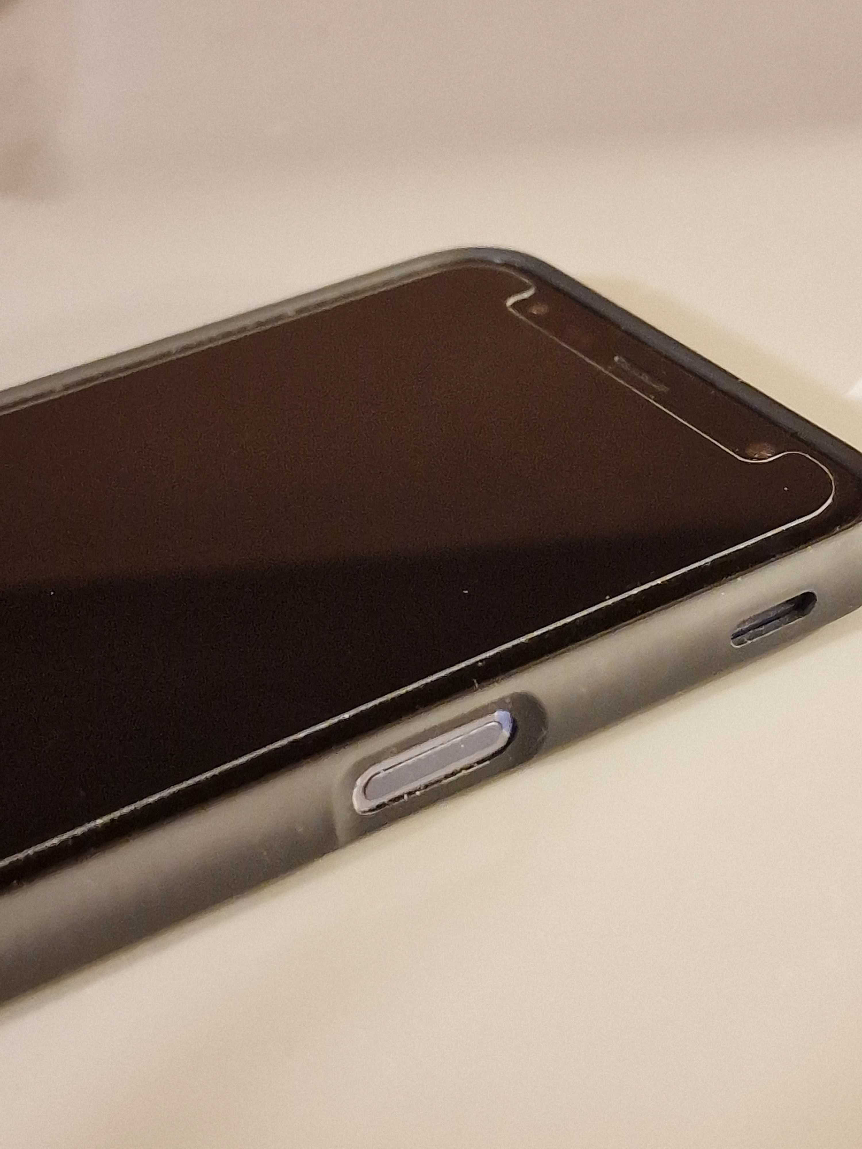 Samsung Galaxy J6+  с протектор и кейс