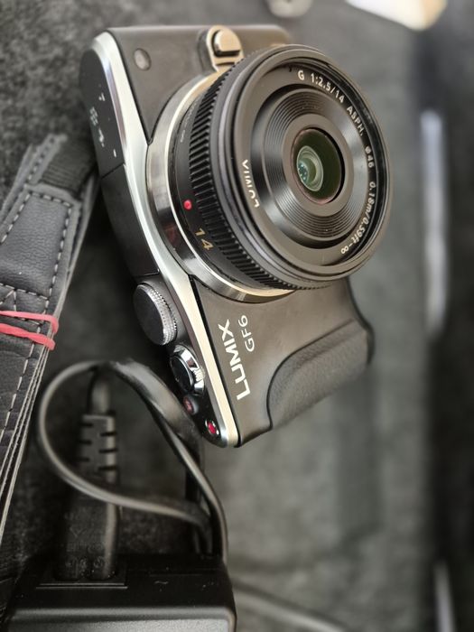 Panasonic Lumix GF6 + обектив Lumix G 14mm/F2.5