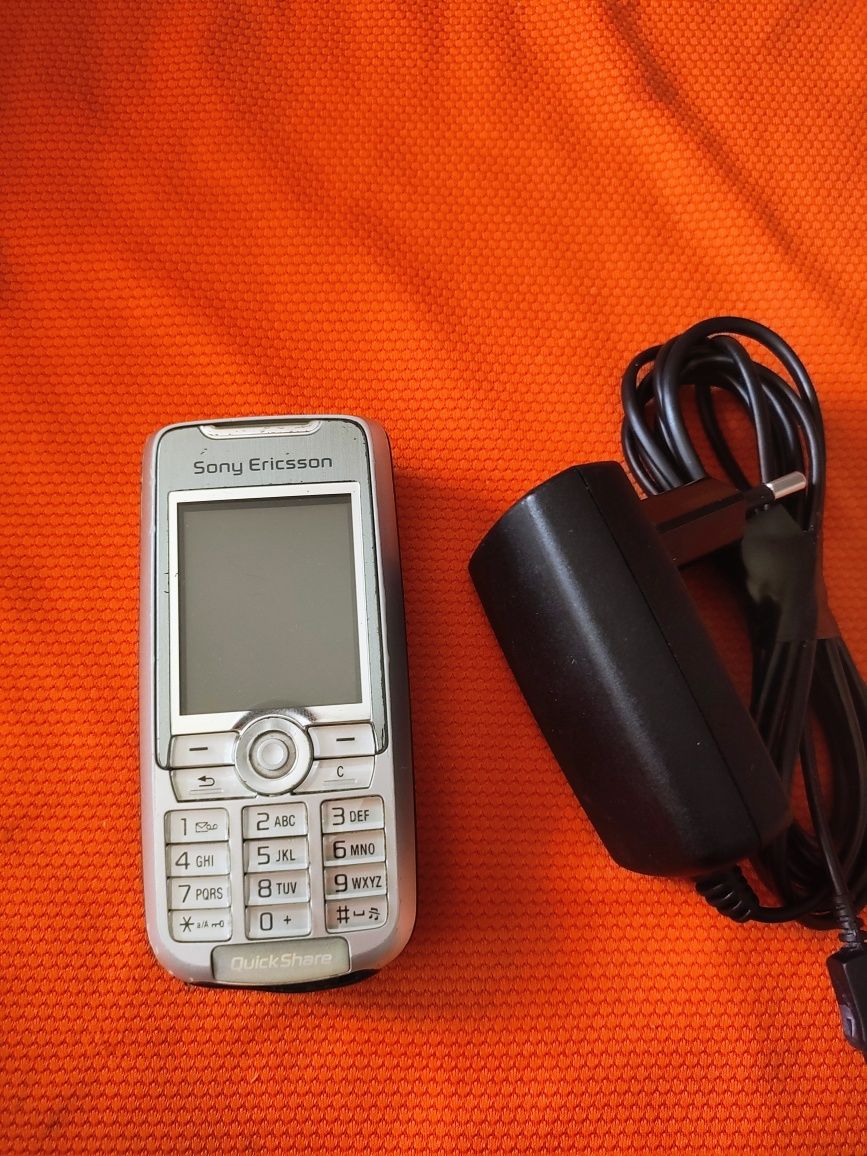 Sony Ericsson k700i cu încărcător ( decodat, română)