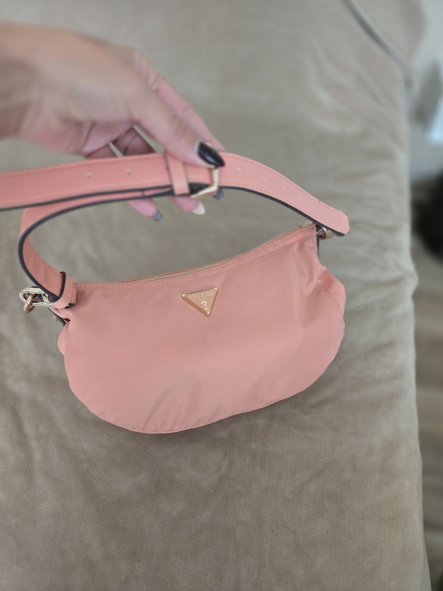 Guess чанта оригинална