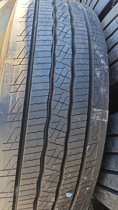 Anvelope 295 80 22.5 de direcție Continental.