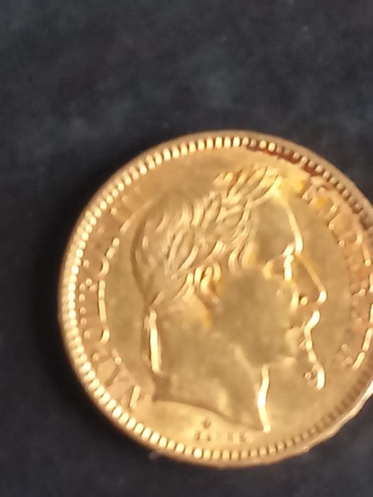 Vând monezi istorice din aur
