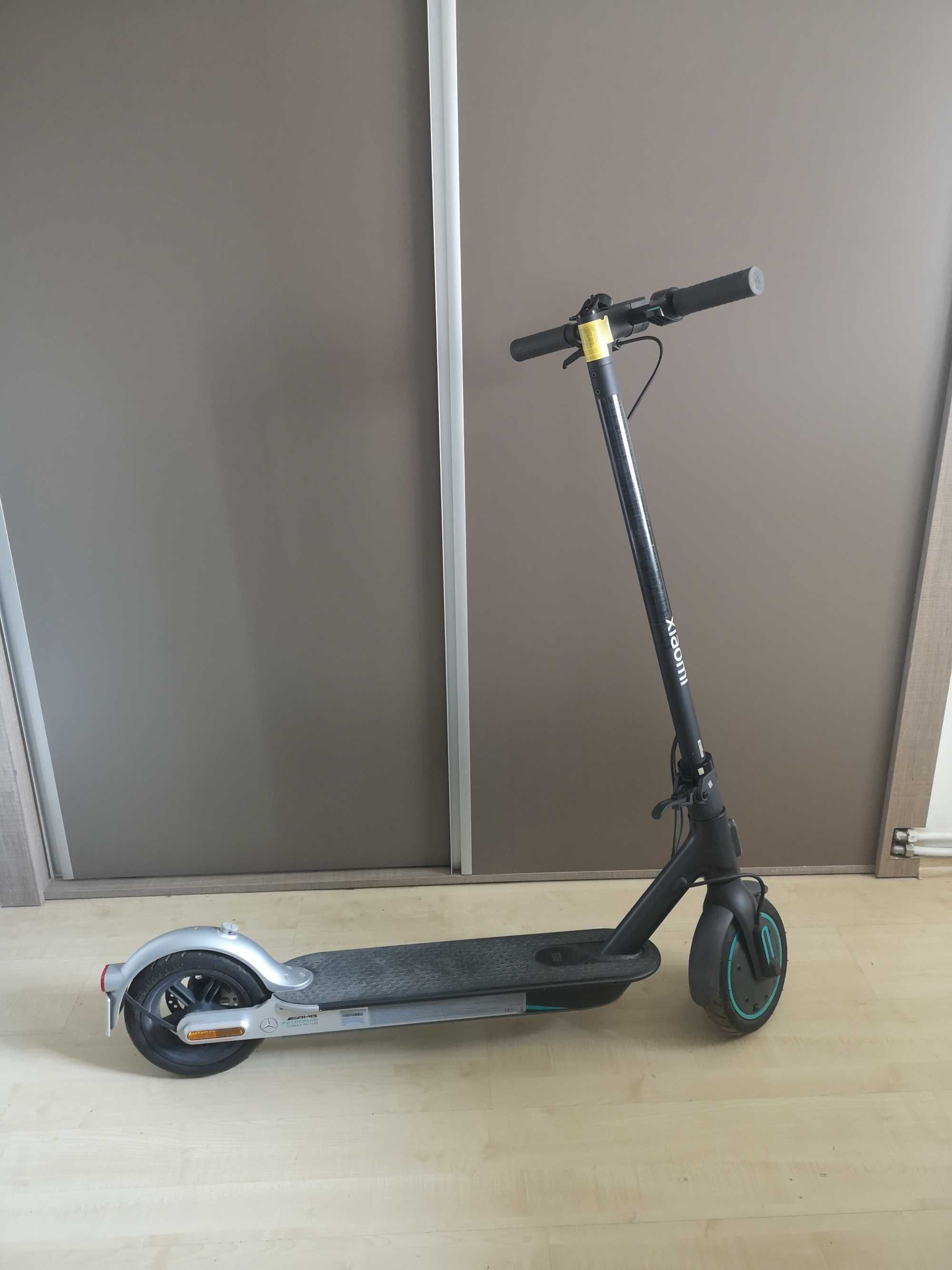Електрическа тротинетка/скутер Mi Electirc Scooter Pro 2
