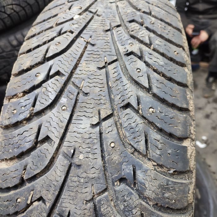 Продам комплект шин на 17