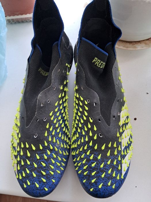 Продам  бутсы 7000т