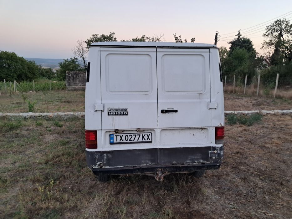 Продавам Mercedes MB 100