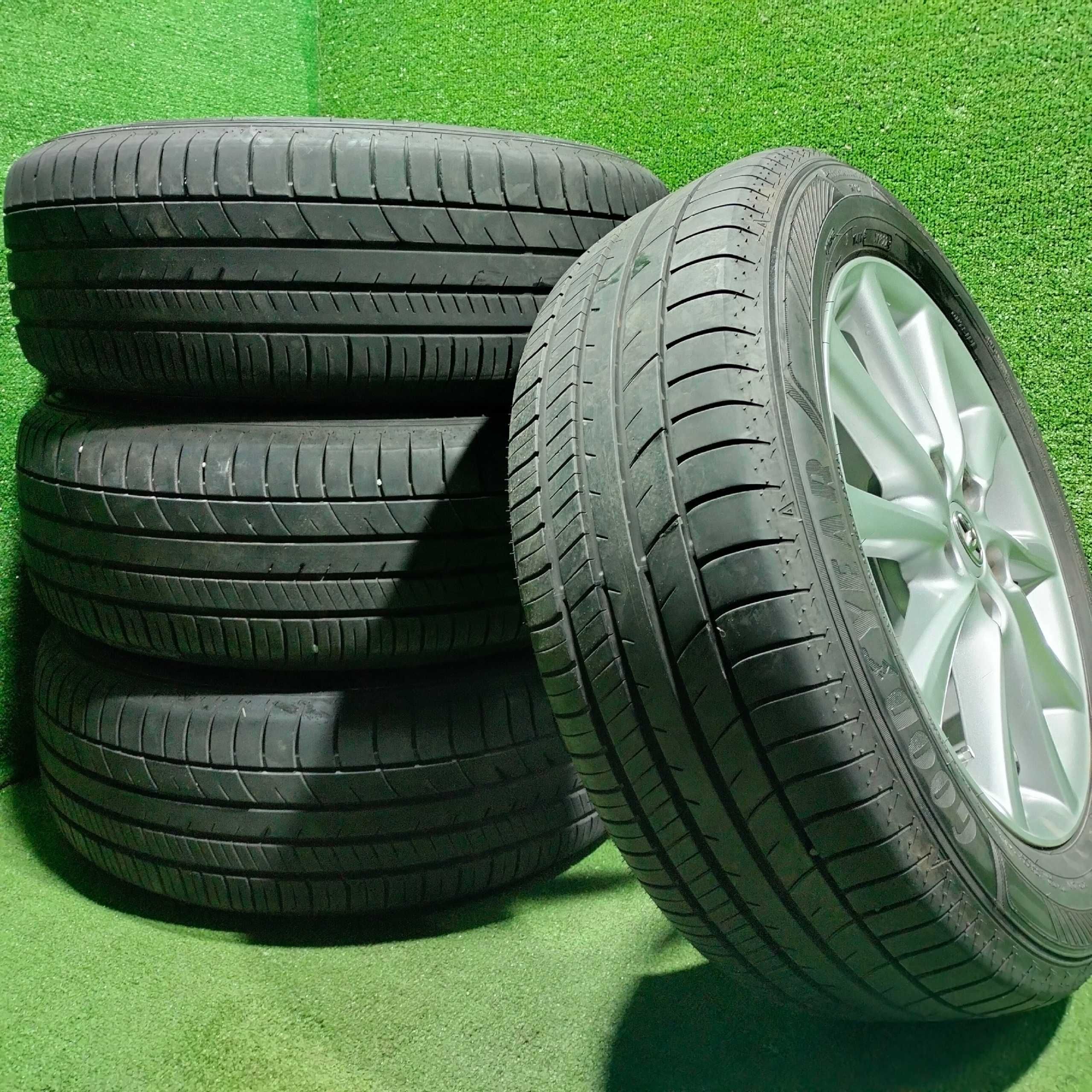 Продам Диск Оригинал Toyota с шинами Good Year 215/60 R17