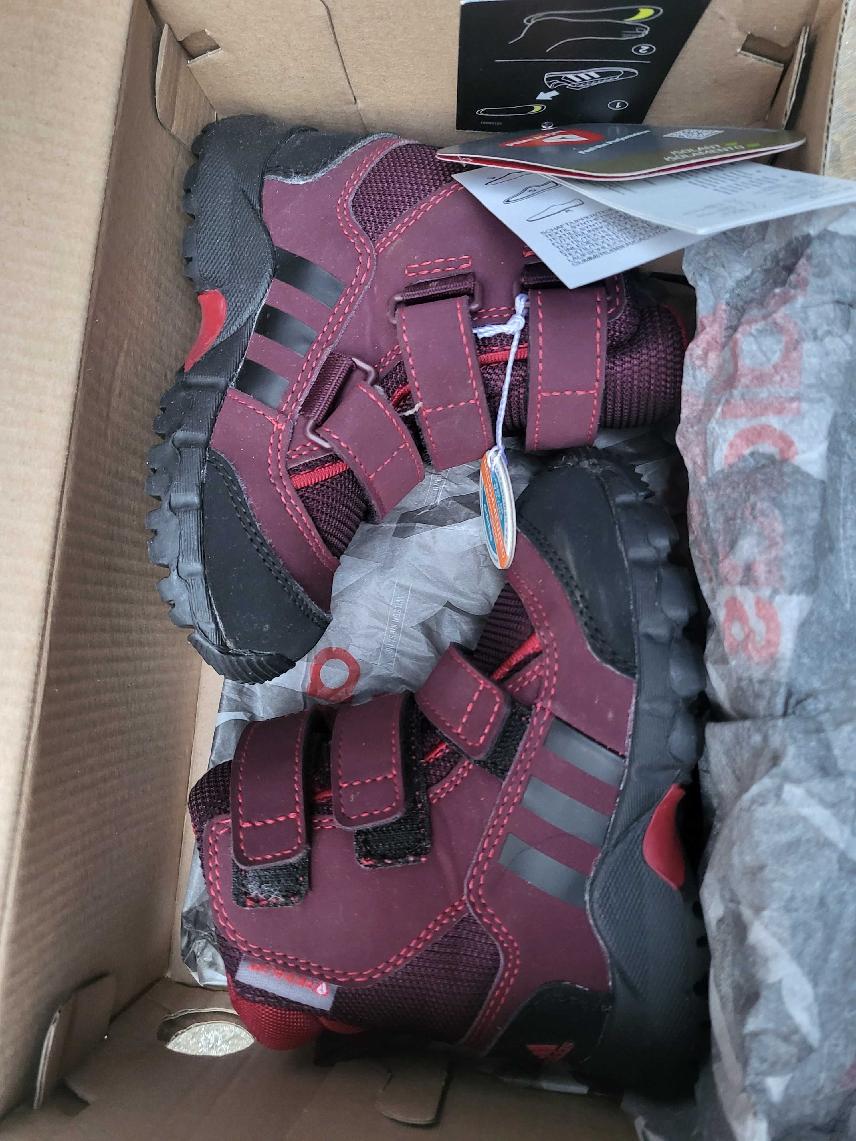 Нови! Adidas  ботушки 23 номер