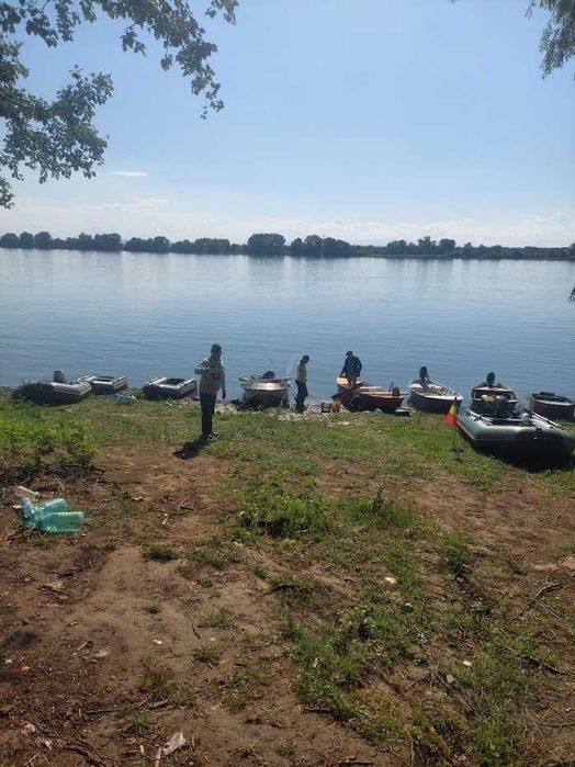 Motor Yamaha 2,5 HP 4 Timpi-Silențios perfect pentru bărci pneumatice.