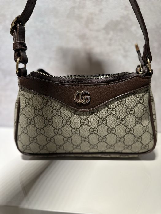 чанта Gucci.