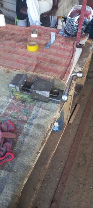 Продаются Тиски Станочные в отличном рабочем состоянии