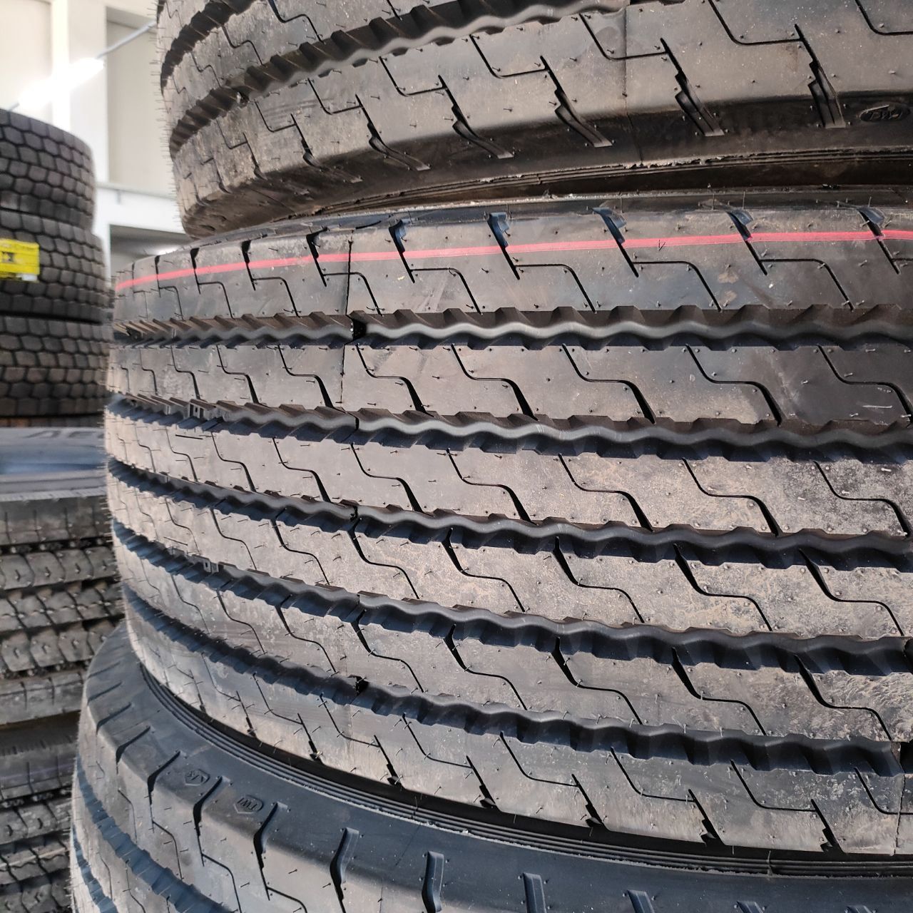 Грузовые шины в ассортименте 215/75R17.5