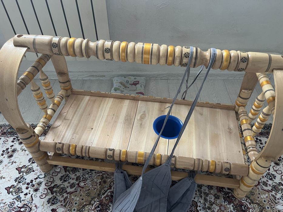 Бесик и машина для ребенка