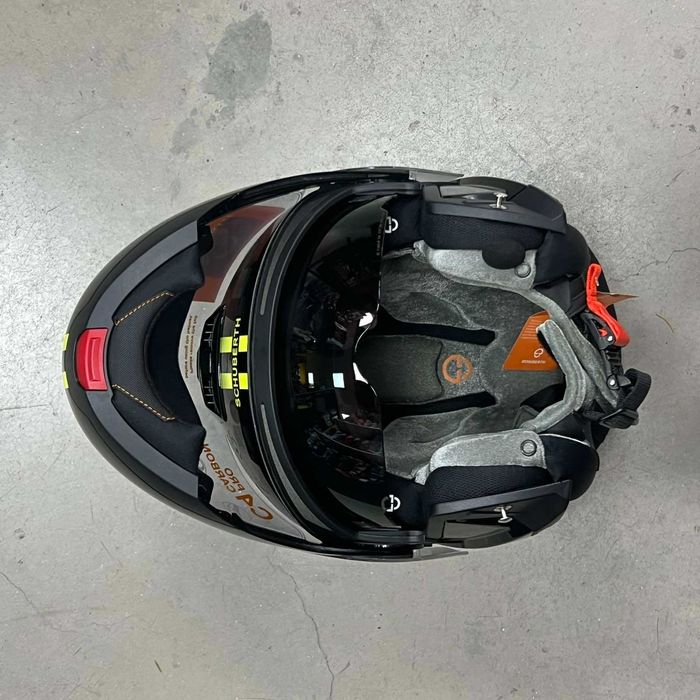 РАЗПРОДАЖБА Мото каска SCHUBERTH C4 PRO Carbon Neon Yellow - Код:29721