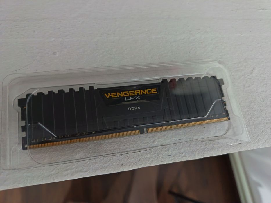 Vând 8Gb ddr4 cu răcire