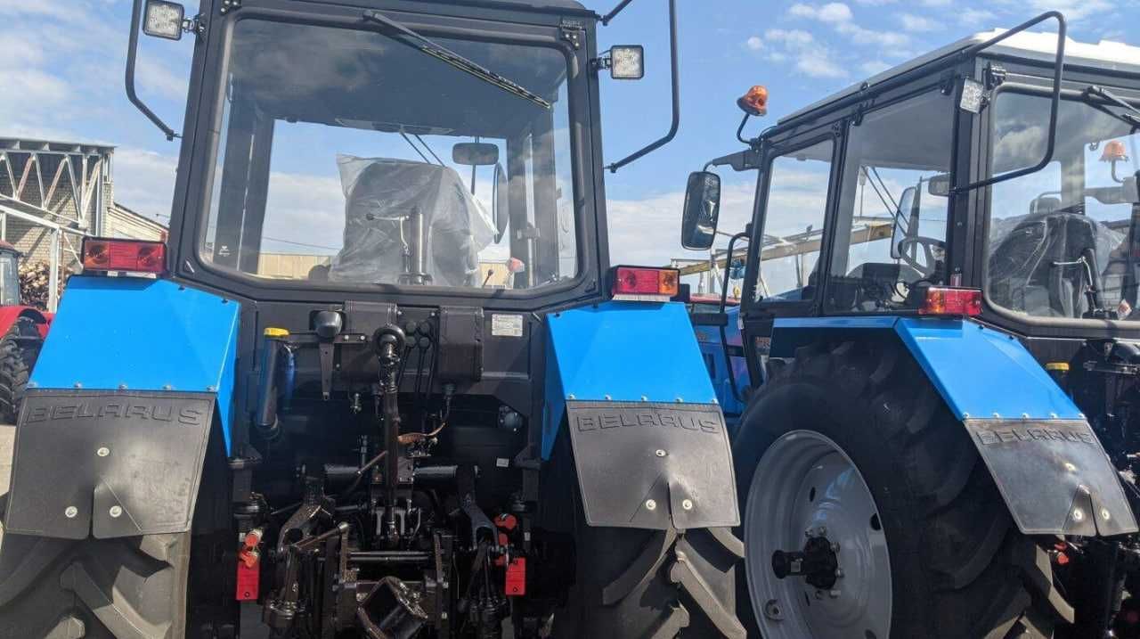 Traktor Belarus 1221.3 penyasiz foissiz bolib tolashga beriladi
