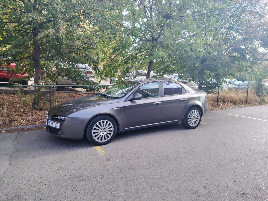 Vînd alfa romeo 159