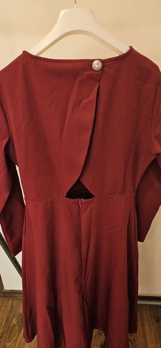 Елегантни празнични рокли в червено