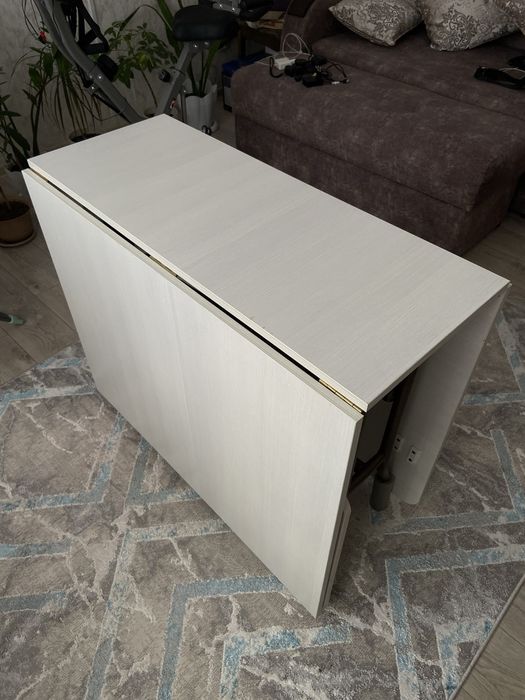 Продается обеденный стол