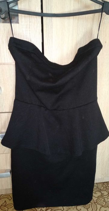 Maлка черна рокля