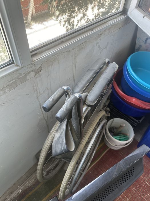 Инвалидная коляска в отличном состоянии