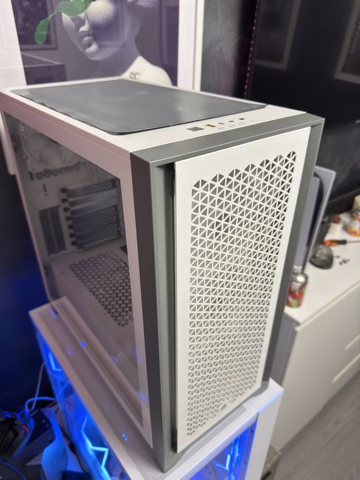 Corsair 4000D cu ventilatoare RGB