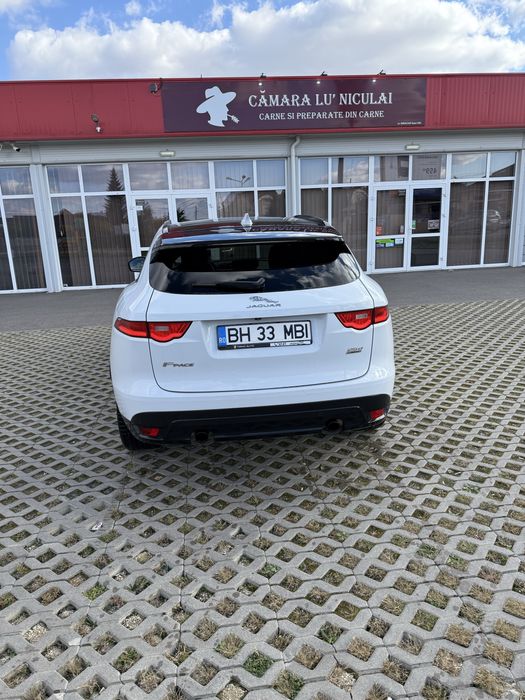 Jaguar F-pace 240cp