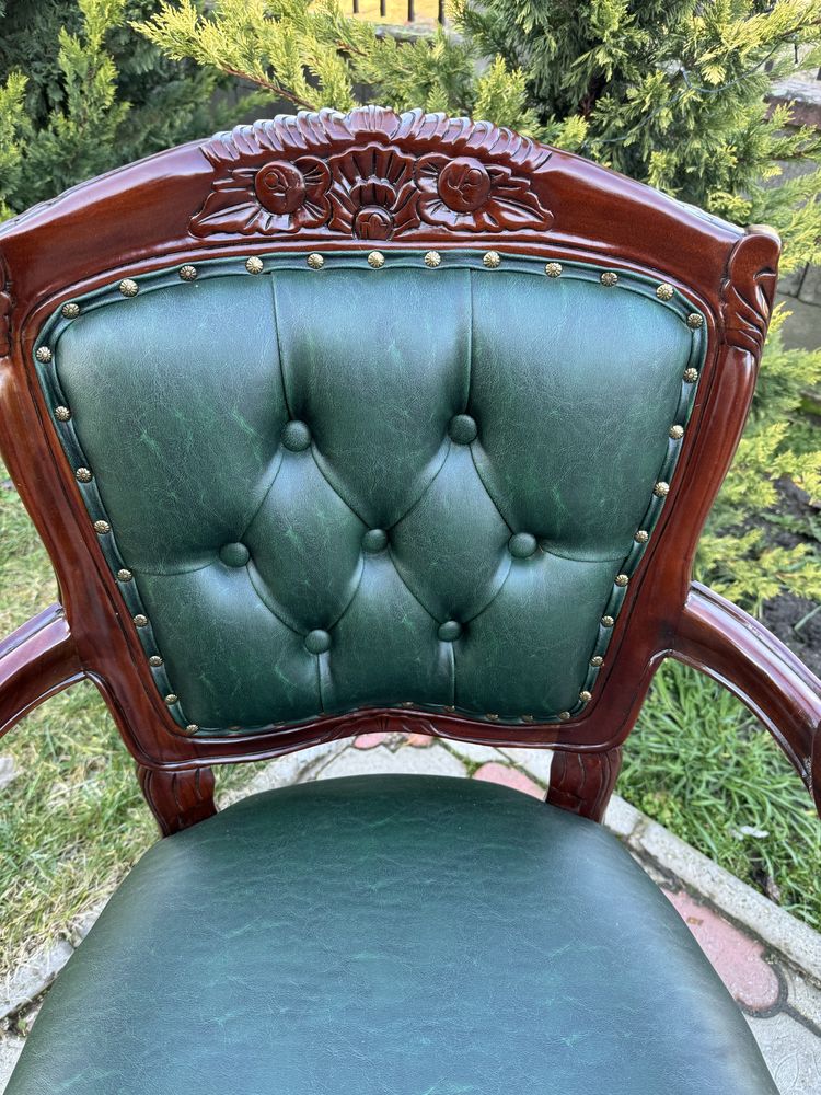 Fotoliu de birou din lemn de mahon si piele verde, stil chesterfield