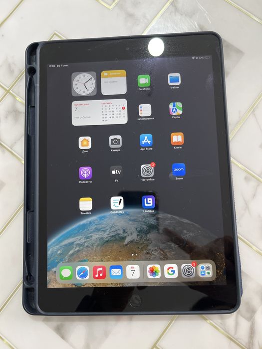 iPad (9th Generation)  Wi-Fi . 64 GB