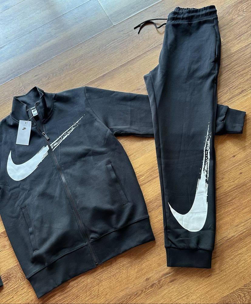 Мъжки,памучен,черен екип Nike с голяма отметка