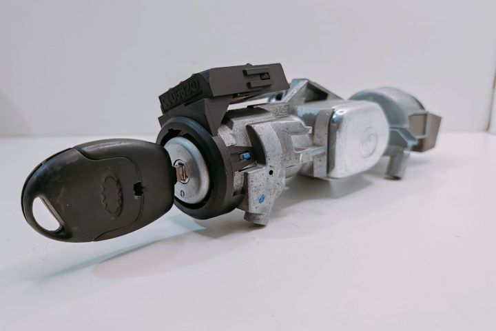 Contact Pornire  cu Cheie 3M513F880AB Ford Focus a 2-a generatie