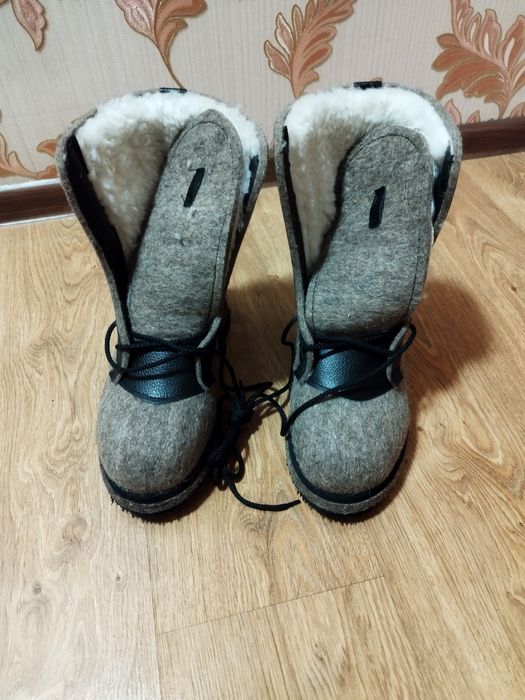 Продали спец обувь