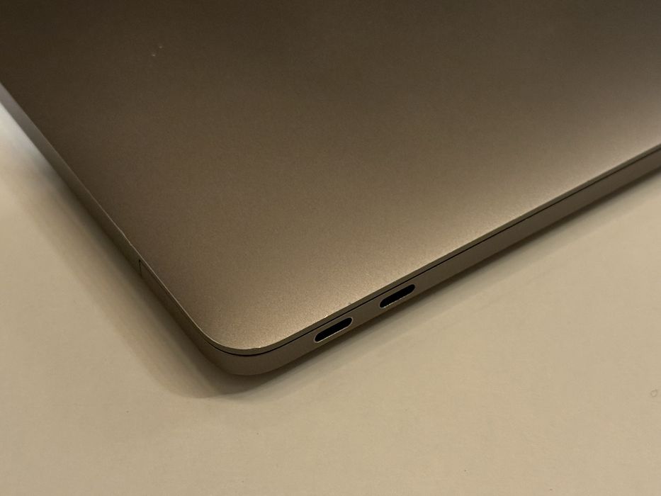 Apple MacBook Pro 13 inch 2.3GHz 128gb 2017