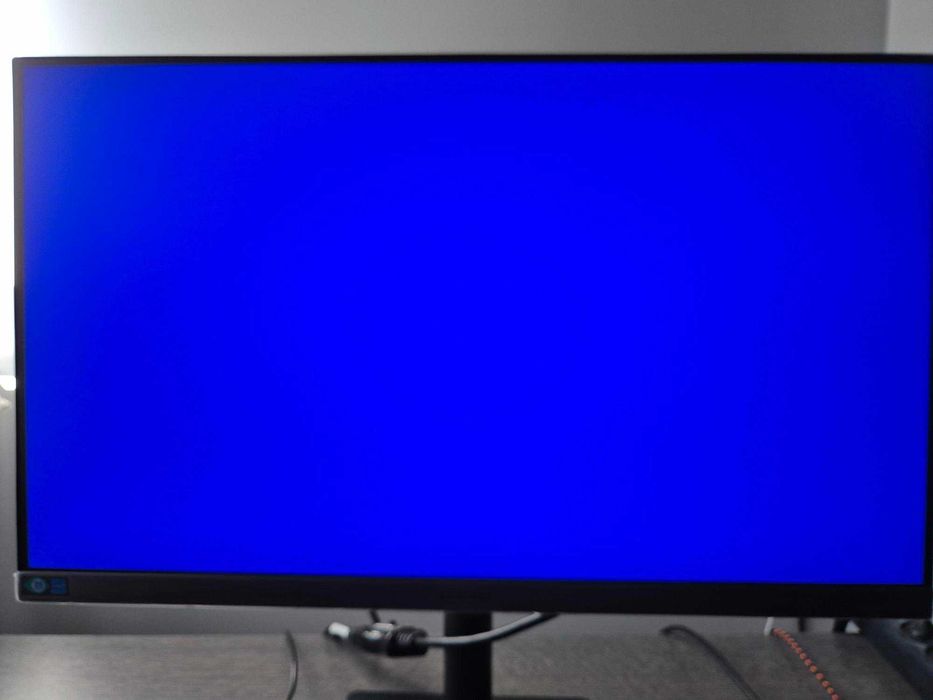 Монитор Samsung 24" FullHD IPS 75Hz модел F24T650 в отлично състояние